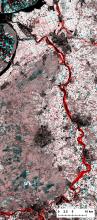 Gecombineerd satellietbeeld waarin de overstroomde uitwaarden van de IJssel in rood oplichten